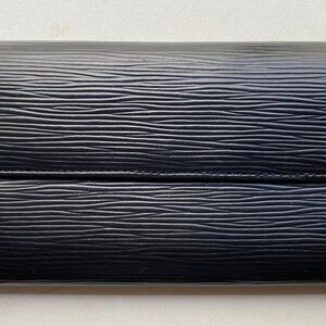 Louis Vuitton Epi Sarah Wallet in Black - pristine excellent condition